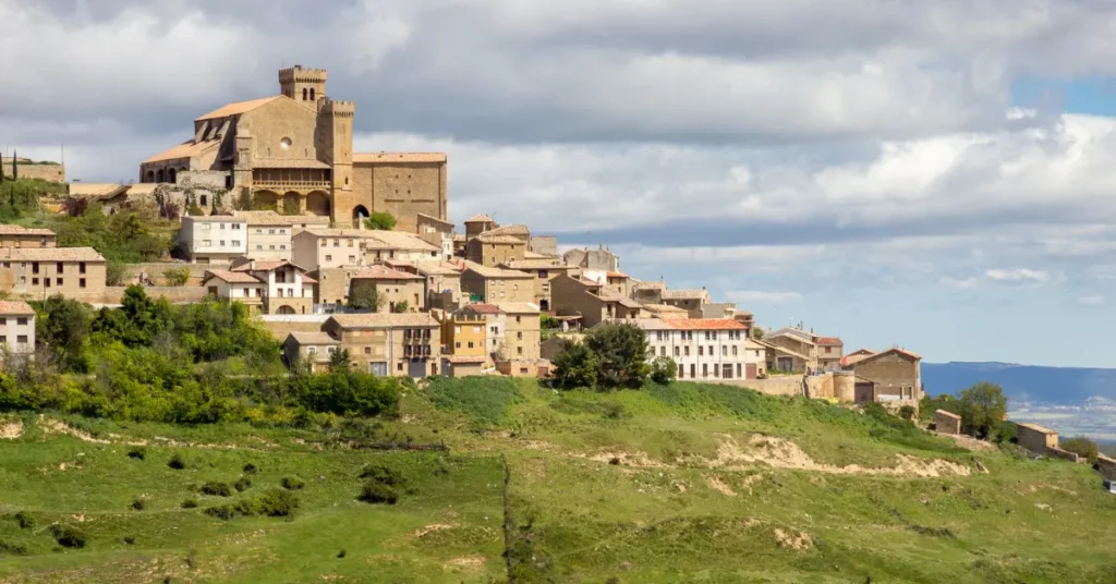 Vue sur Ujué (Uxue) en Navarre. 2026